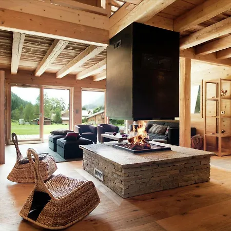 Spacious Chalet In With Sauna 샬레 *